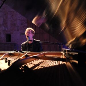 Tom Odell am Piano